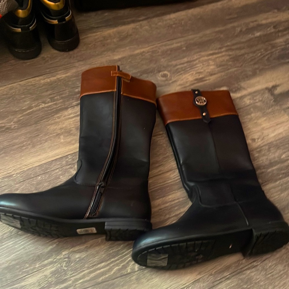 Tommy Hilfiger Women's Shano-Wc Wide Calf Classic Riding Boots
